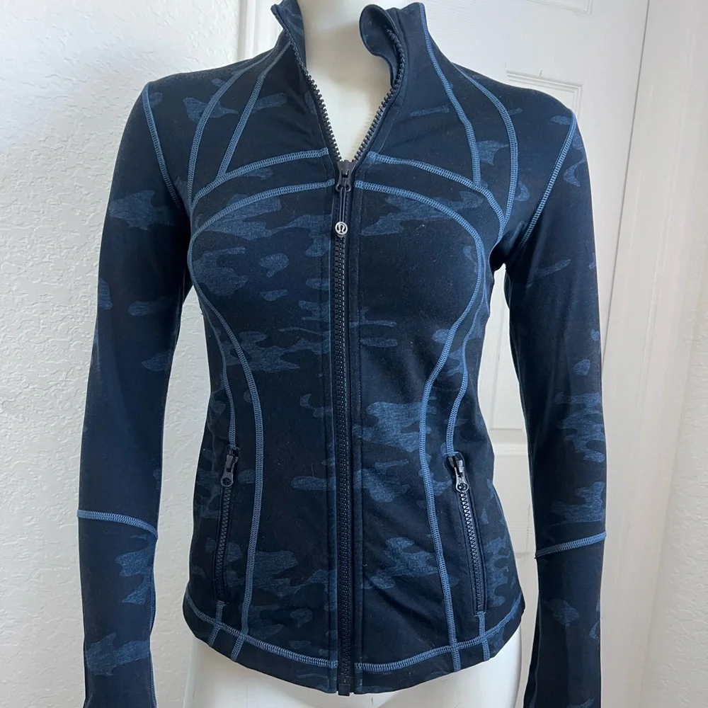 lululemon athletica Women's Navy Blue Printed Zip-Up Jacket